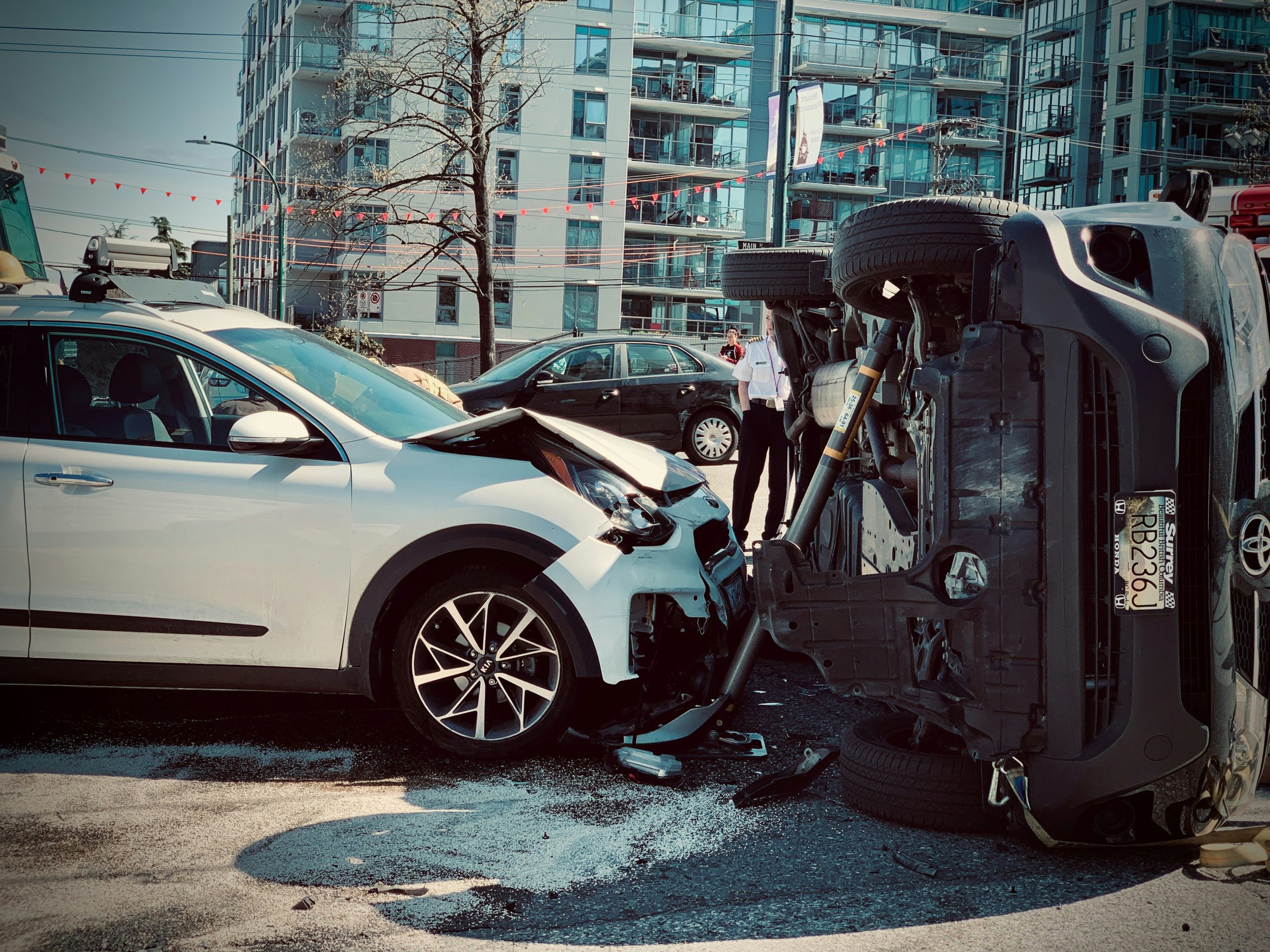 Fotos von Unfallstelle und Fahrzeugschäden für Gutachten anfertigen